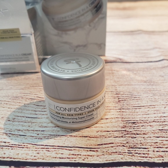 Confidence In A Cream Anti-Aging Moisturizer, It C - Picture 5 of 8